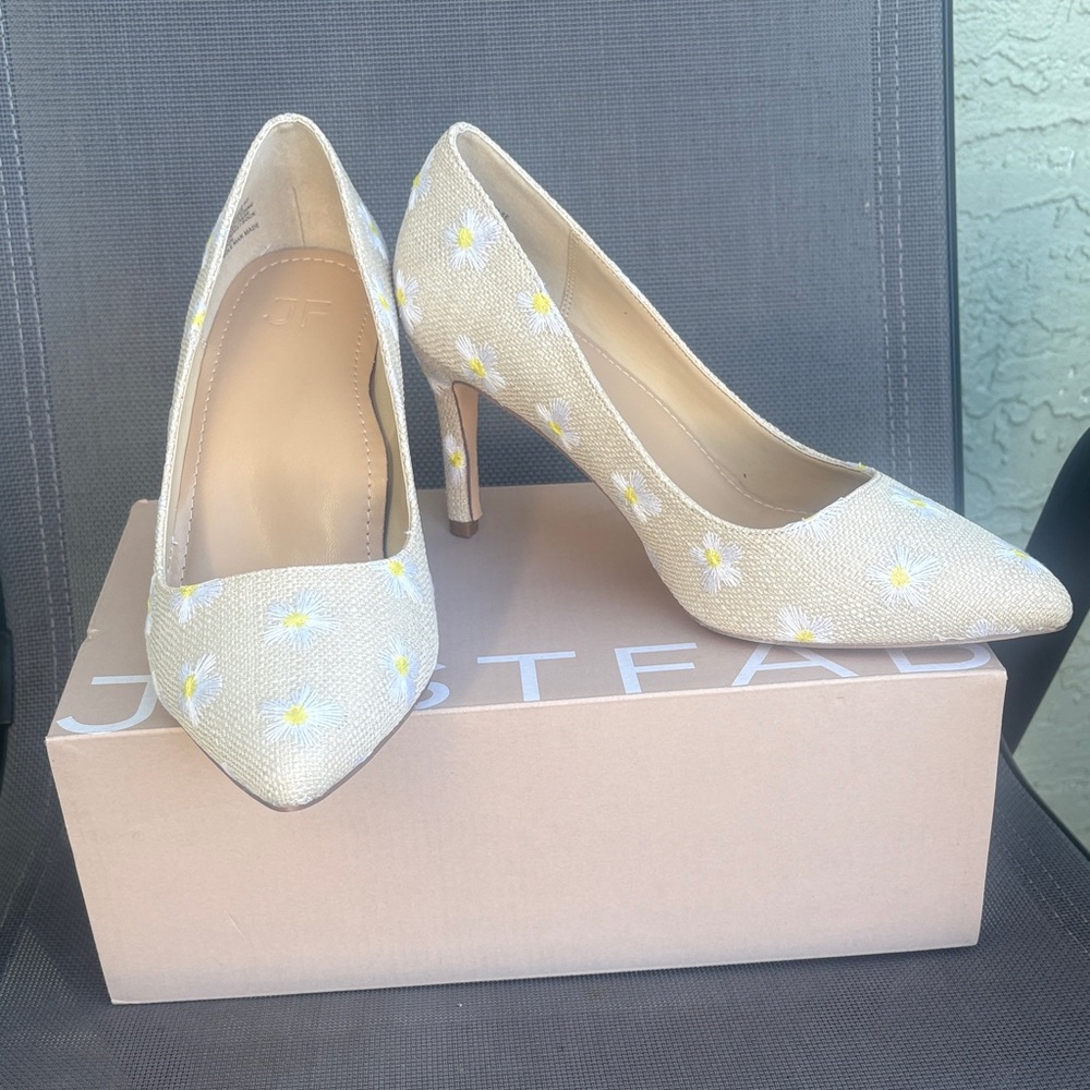 JustFab Beige pumps KHLOY-E natural ditsy floral  Daisy Women's Heels size:8